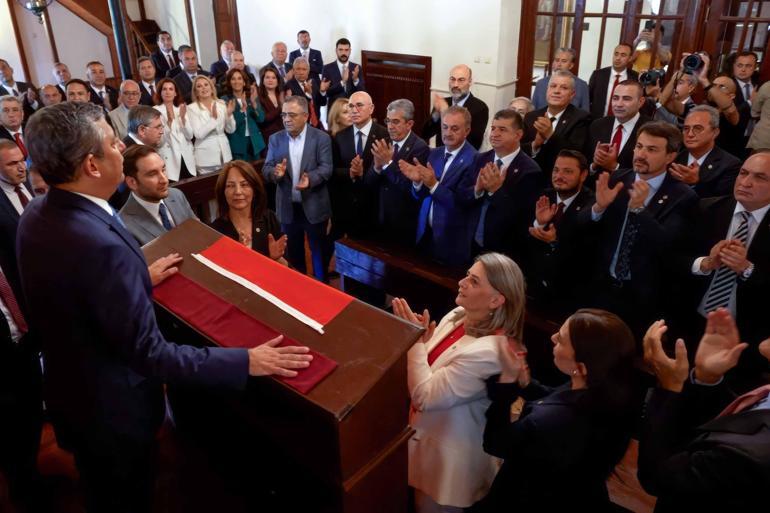 Özgür Özelin partisinin adı Yeni Parti oldu