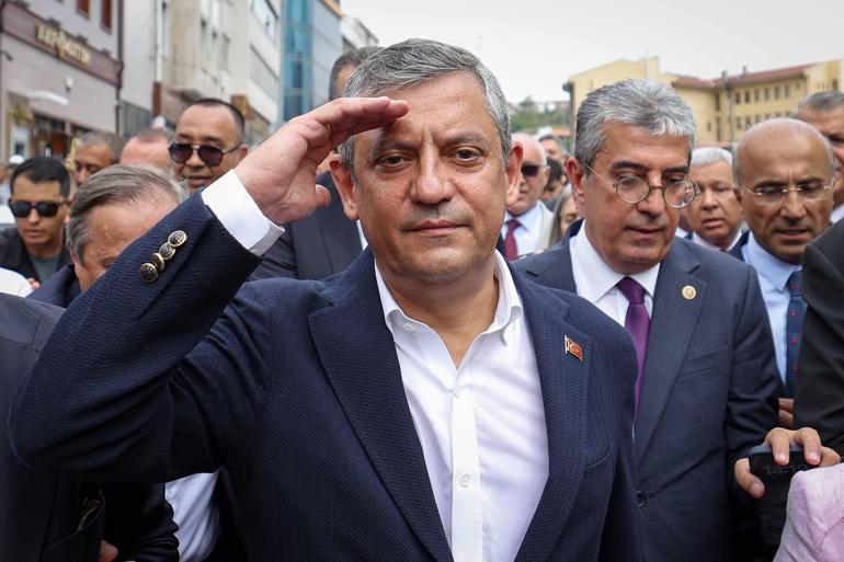 Özgür Özelin partisinin adı Yeni Parti oldu