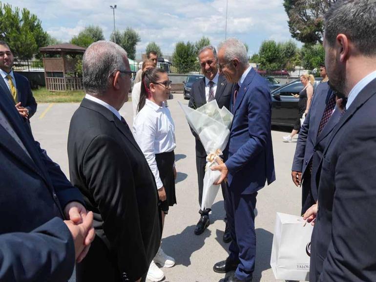 Bakan Uraloğlu: Yalova-Armutlu Yolu seyahat süresini 1 saatten 30 dakikaya düşürdük