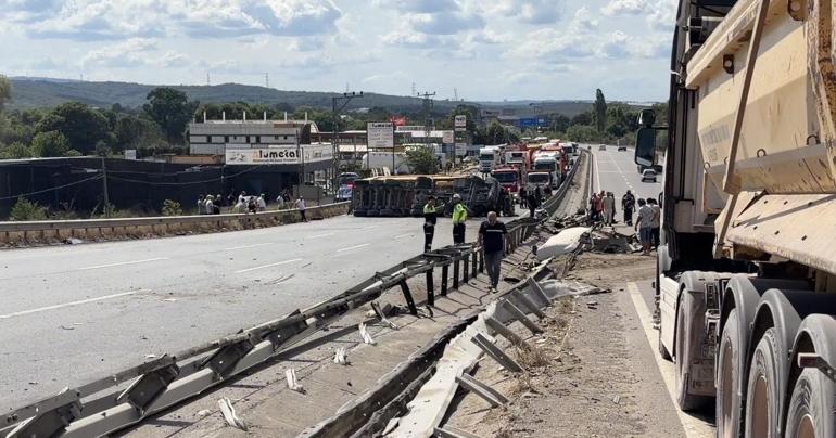 Çekmeköy’de hafriyat kamyonu takla attı; şoför ağır yaralandı