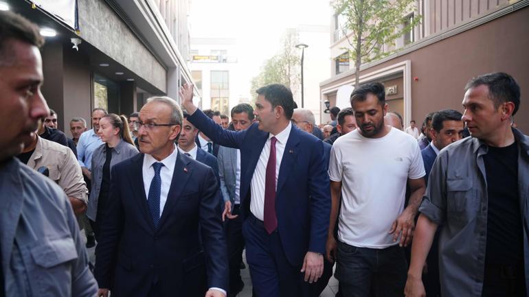Bakan Kurum Malatya’da Bakırcılar Çarşısı’nı açtı, depremzede aileye misafir oldu