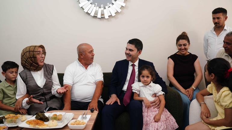 Bakan Kurum Malatya’da Bakırcılar Çarşısı’nı açtı, depremzede aileye misafir oldu