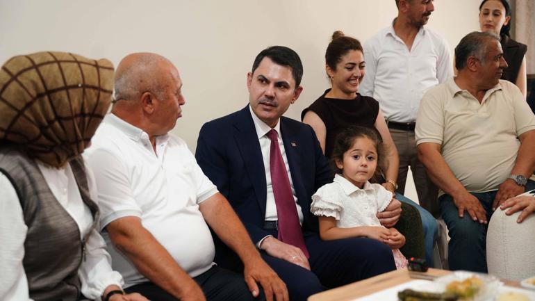 Bakan Kurum Malatya’da Bakırcılar Çarşısı’nı açtı, depremzede aileye misafir oldu