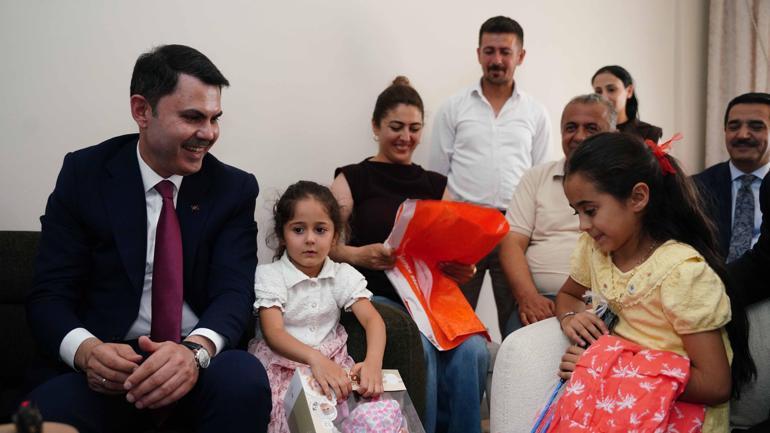 Bakan Kurum Malatya’da Bakırcılar Çarşısı’nı açtı, depremzede aileye misafir oldu