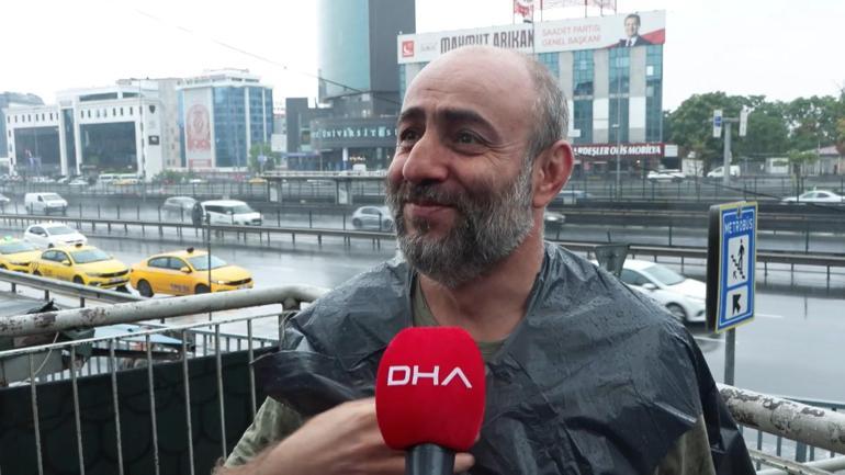 İstanbulda yağmura hazırlıksız yakalananlar, kapalı alanlara koştu