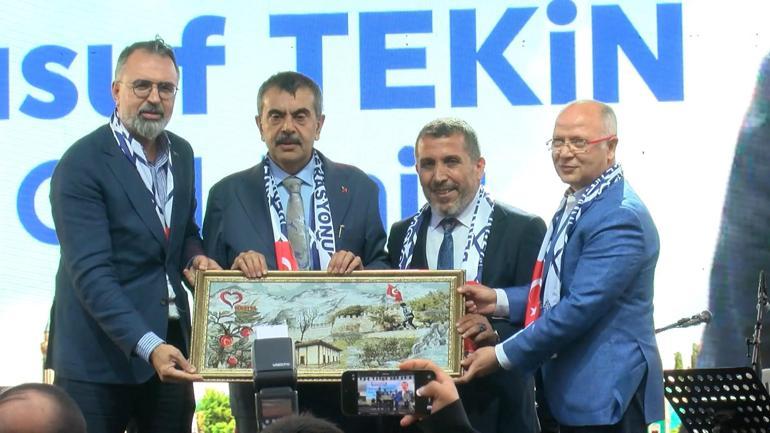 Bakan Tekin: Topluma çimento vazifesi gören sivil toplum örgütlerimiz var
