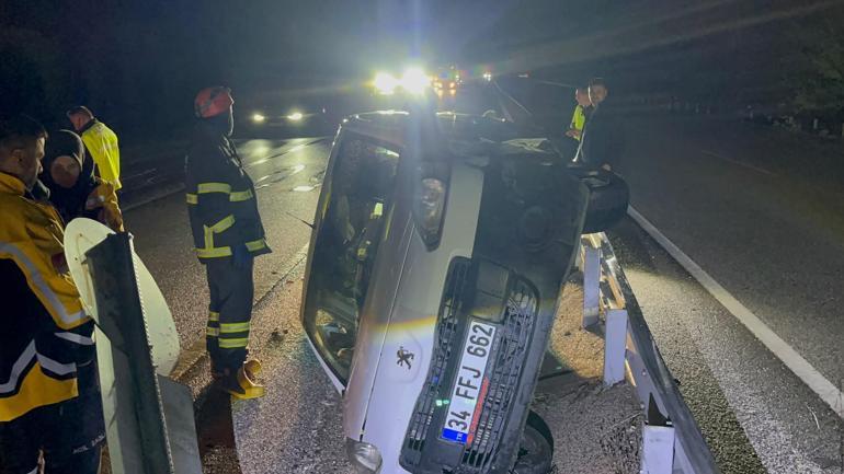 Kastamonu’da orta refüje devrilen hafif ticari araçta kimse bulunamadı