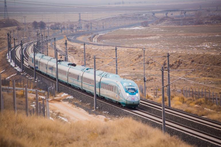 Bakan Uraloğlu: Eskişehir-İstanbul hızlı treni, 62,9 milyon yolcuya hizmet verdi