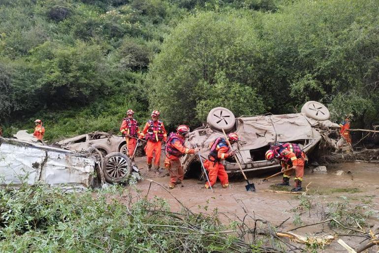 Çin’in Gansu eyaletinde meydana gelen selde 10 kişi hayatını kaybetti
