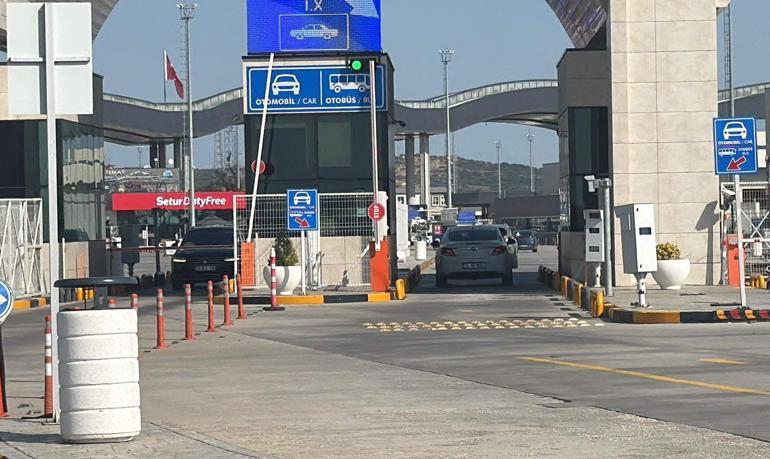 Yunanistana açılan sınır kapılarında giriş ve çıkışlar durdu