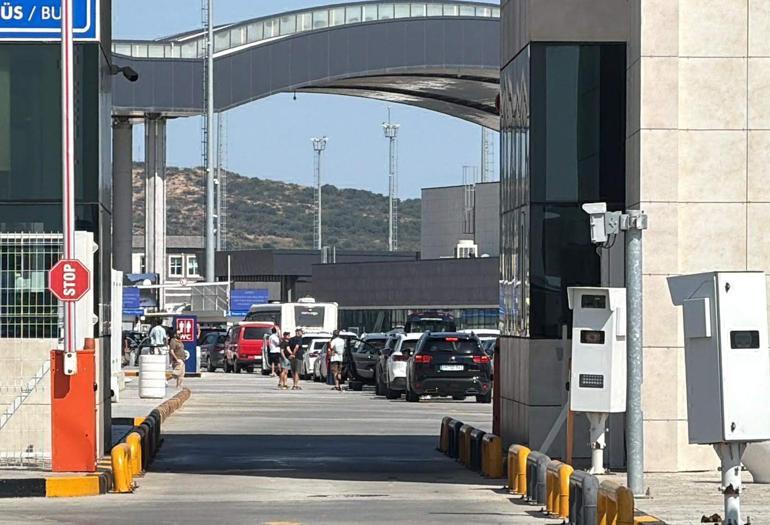 Yunanistana açılan sınır kapılarında giriş ve çıkışlar durdu