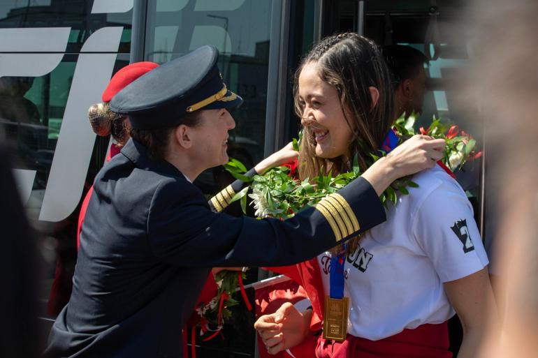 Milletler Ligi şampiyonu Filenin Sultanları yurda döndü