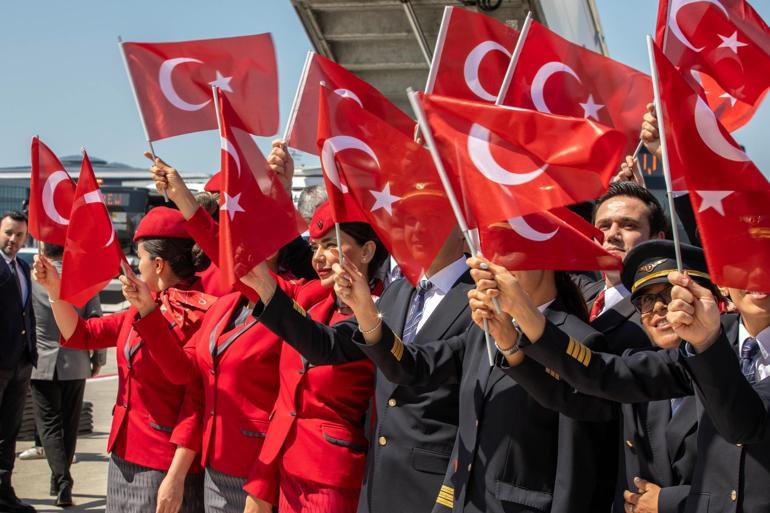 Milletler Ligi şampiyonu Filenin Sultanları yurda döndü