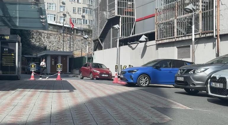 Kağıthane’de hastanede otopark ücretine itiraz etti; aracını valenin üzerine sürdü