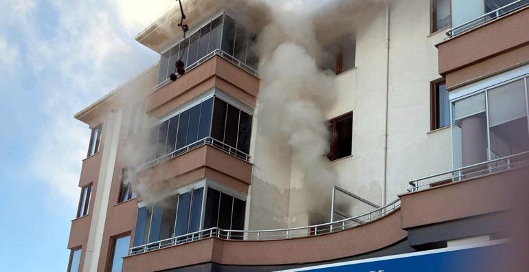 Teyzesini öldürüp, cesedini kolonyayla ateşe veren sanık, cinayeti yapay zekaya sorarak planlamış