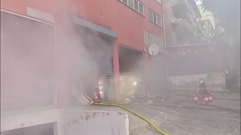 Pendikte 7 katlı sabun fabrikasında çıkan yangın söndürüldü