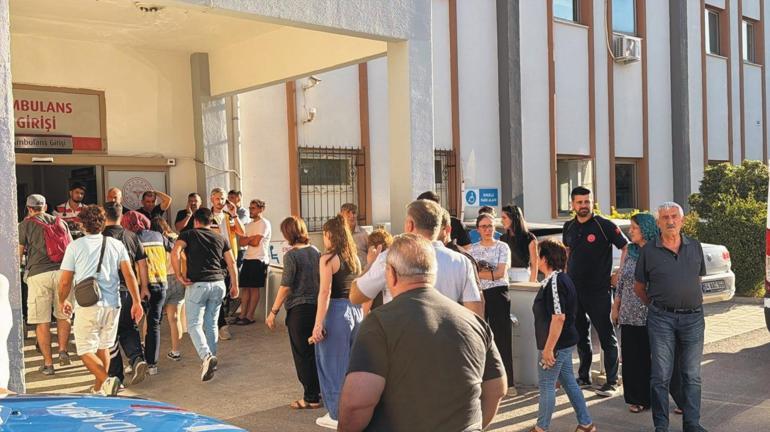 Kahtada turistleri taşıyan minibüs devrildi: 13 yaralı