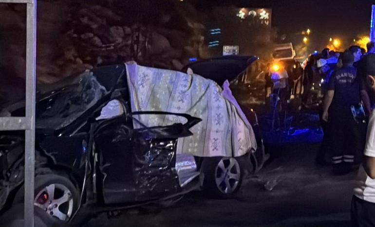 Mardinde otomobil ile kamyon çarpıştı: 2 ölü, 6 yaralı