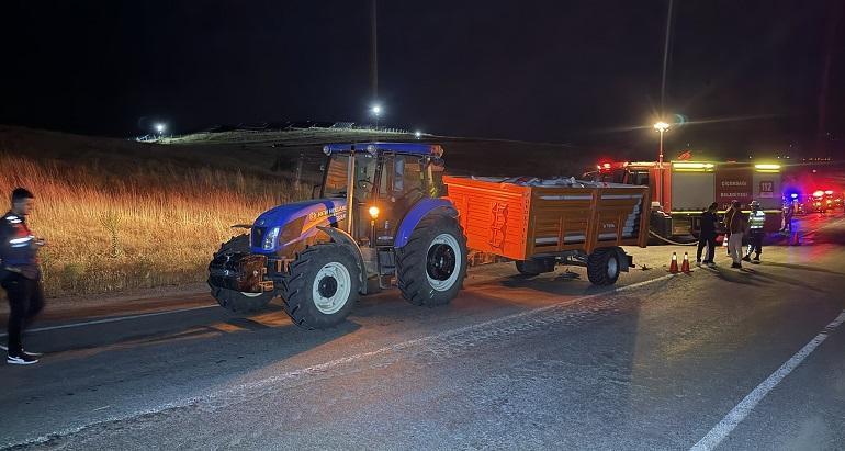 Kırşehir’de otomobil ile traktör çarpıştı: 1 ölü, 2 yaralı