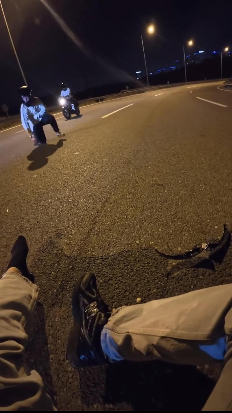 Sultangazi’de 2 motosikletin kafa kafaya çarpıştığı kaza kamerada