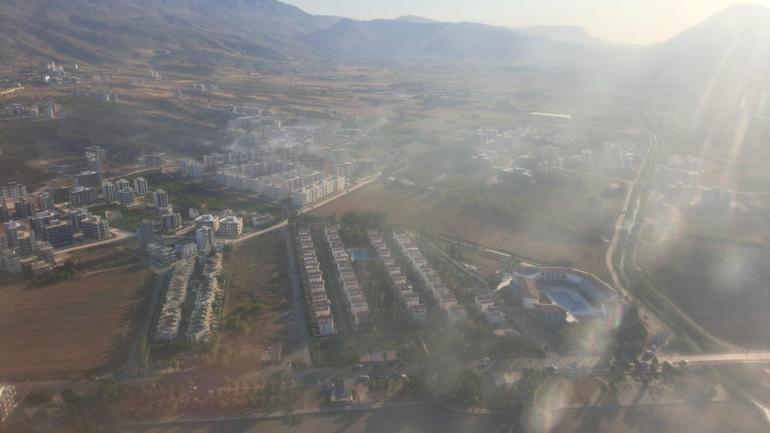 Mersinde yerleşim yeri yakınında çıkan yangın, büyümeden kontrol altına alındı