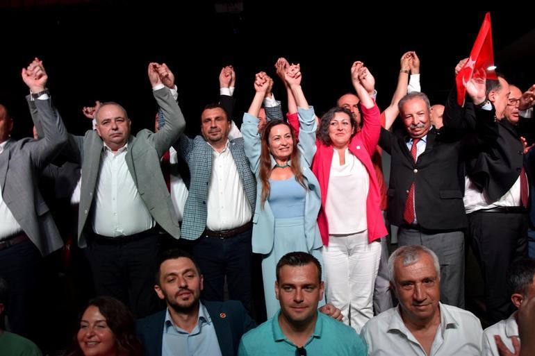 Manisa Büyükşehir Belediye Başkanı Dutlulu ile 14 ilçe belediye başkanı, Yeni Partiye katıldı