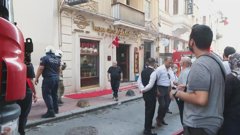 Taksimde alışveriş merkezindeki lokantada çıkan yangın söndürüldü
