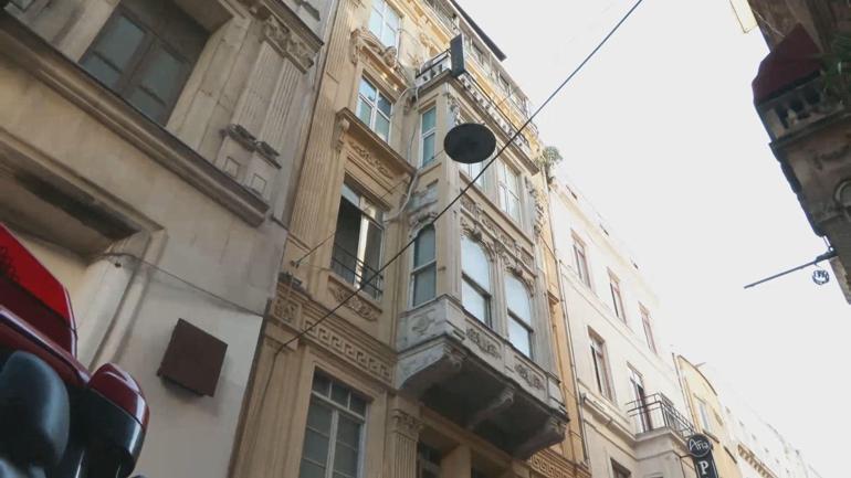 Taksimde alışveriş merkezindeki lokantada çıkan yangın söndürüldü