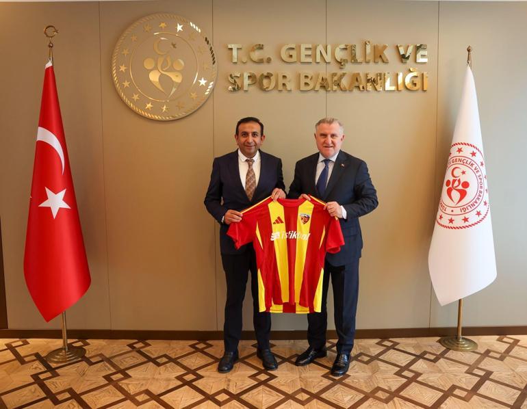 Kayserispordan Bakan Baka ziyaret