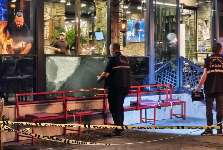 Motosikletli şüpheliler kebapçıya silahla saldırdı: 4 yaralı