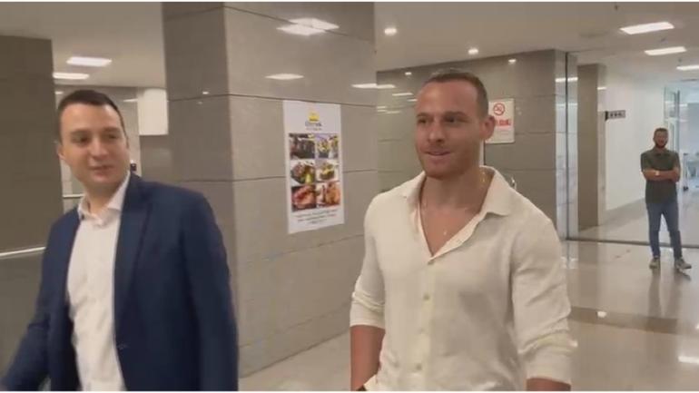 Kerem Bürsin ifade vermek için adliyeye geldi