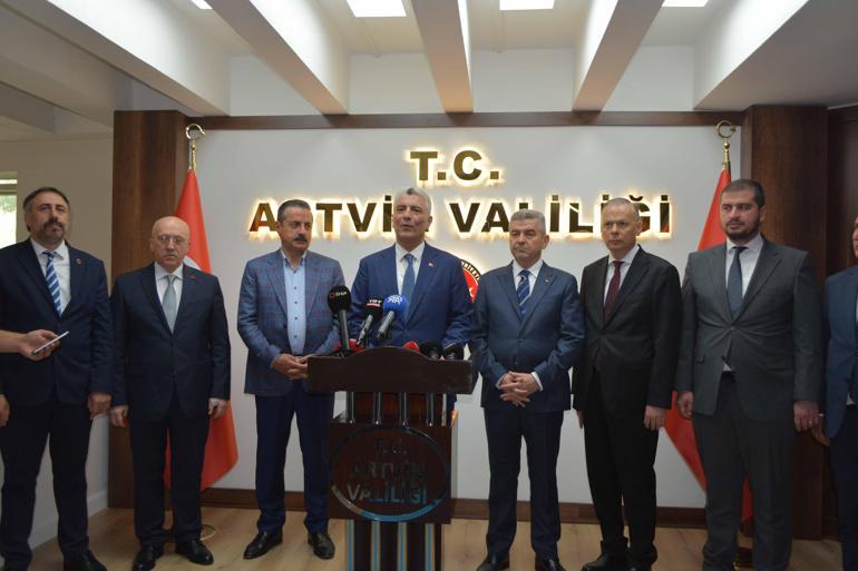 Bakan Bolat: Sarp Gümrük Kapısından geçişler her geçen gün artmakta