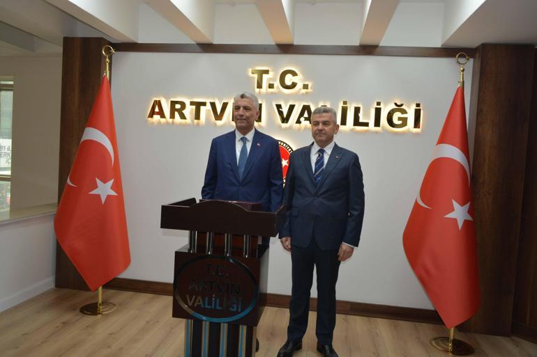Bakan Bolat: Sarp Gümrük Kapısından geçişler her geçen gün artmakta