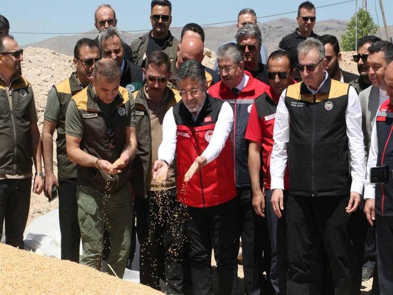 Bakan Yumaklı: Tarımsal hasılat 83,2 milyar dolar ile tarihinin en yüksek rakamına çıktı