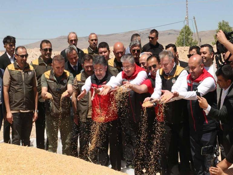 Bakan Yumaklı: Tarımsal hasılat 83,2 milyar dolar ile tarihinin en yüksek rakamına çıktı