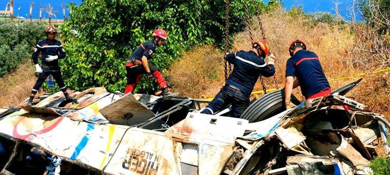Cezayirde yolcu otobüsü şarampole yuvarlandı: 25 ölü, 44 yaralı