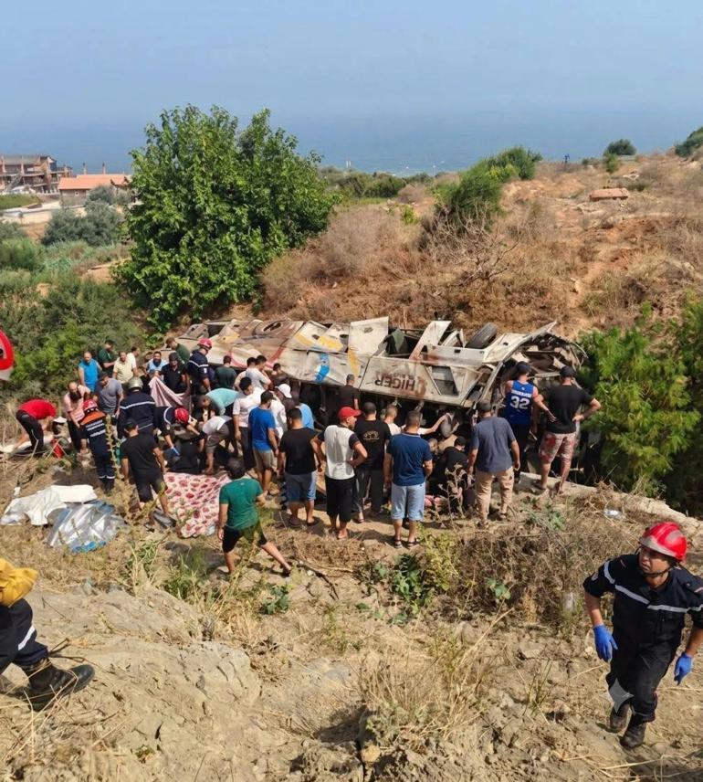 Cezayirde yolcu otobüsü şarampole yuvarlandı: 25 ölü, 44 yaralı