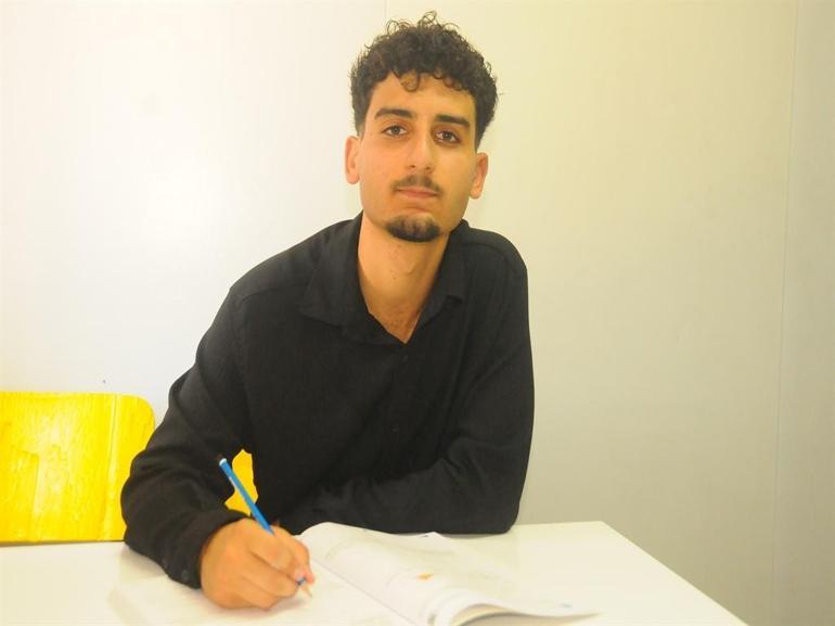 Depremzede Hasan, boş konteynerde hazırlandığı YKSde Türkiye 434üncüsü oldu