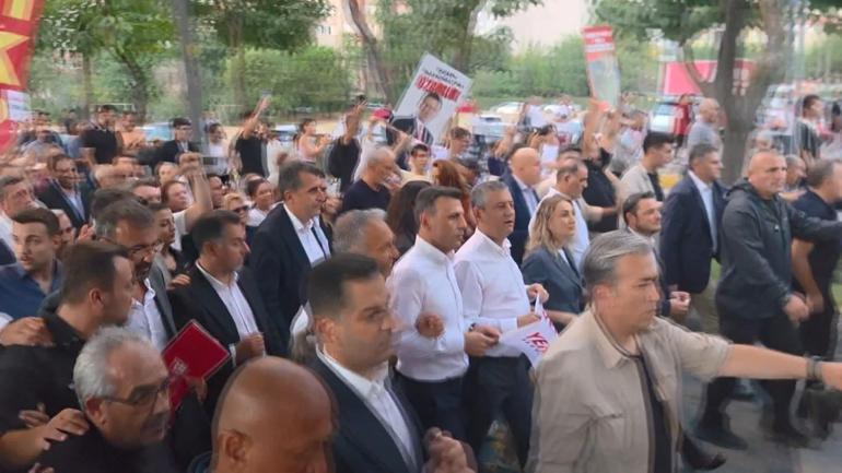 Özgür Özel, Beylikdüzünde yürüyüşe katıldı