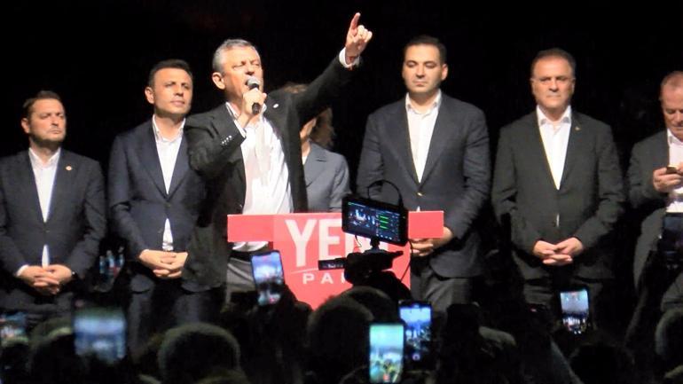 Özgür Özel, Beylikdüzünde yürüyüşe katıldı