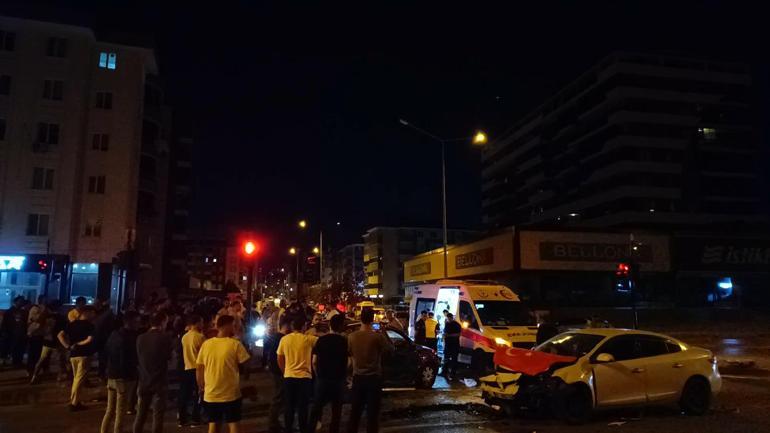 Bursada 2 otomobil çarpıştı: 7 yaralı