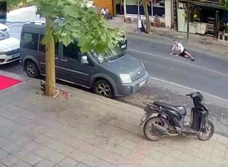 Otomobilin çarptığı yaya metrelerce savruldu; o anlar kamerada
