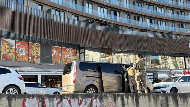 Aranan şüpheli kaçmak isterken merdivenden düşerek yaralandı