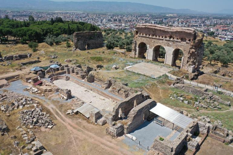 Bakan Ersoy: Tralleiste 2 bin yıllık antik havuz gün yüzüne çıkarıldı