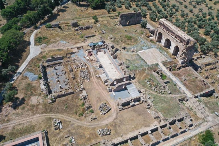 Bakan Ersoy: Tralleiste 2 bin yıllık antik havuz gün yüzüne çıkarıldı