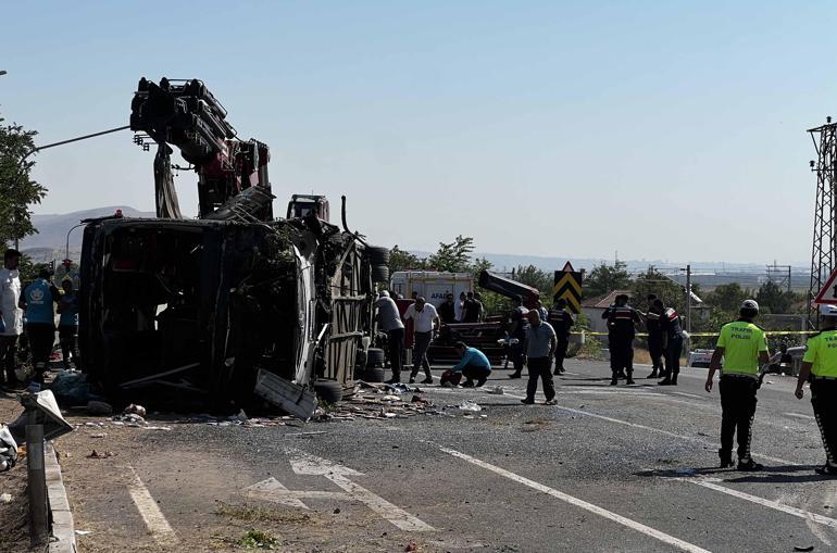 Kayseri’de yolcu otobüsü devrildi; 1 ölü, 23 yaralı