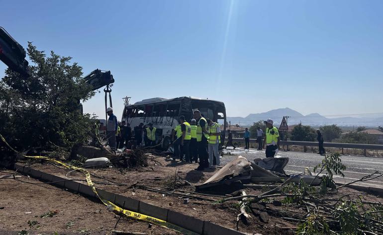 Kayseri’de yolcu otobüsü devrildi; 1 ölü, 23 yaralı