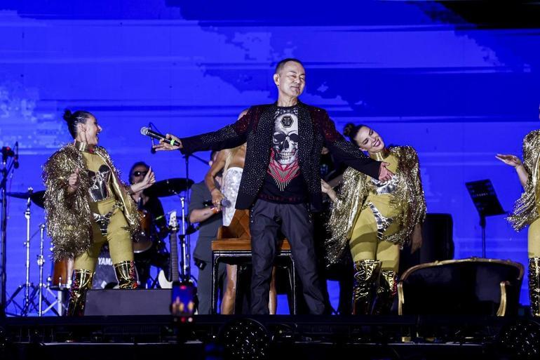 Serdar Ortaç, İstanbul Festivalinde sahne aldı