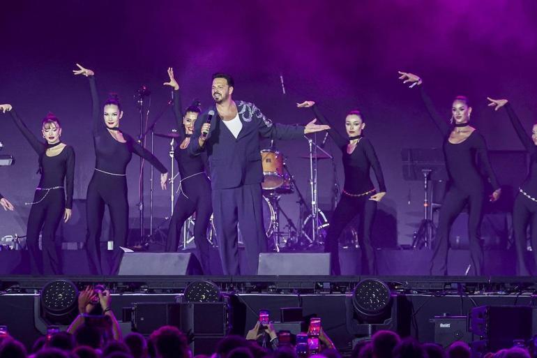 Serdar Ortaç, İstanbul Festivalinde sahne aldı