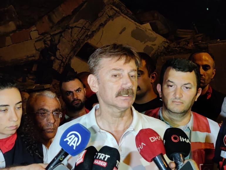 Bahçelievlerde tahliye edilen 4 katlı bina çöktü